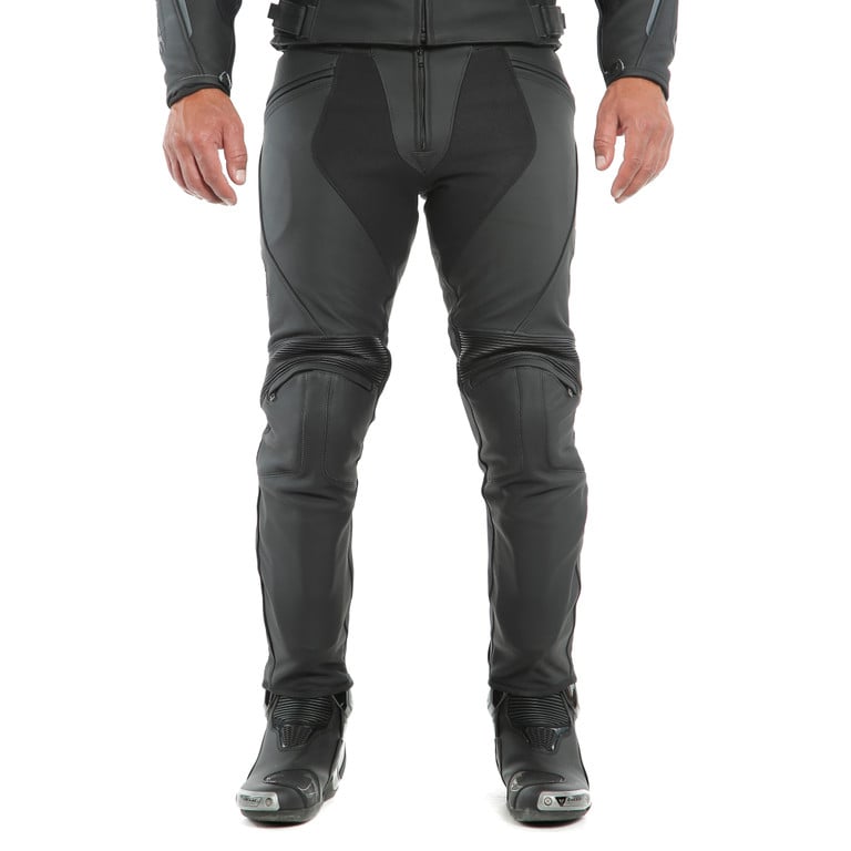 Motorcycle pants: which ones to choose in any season
