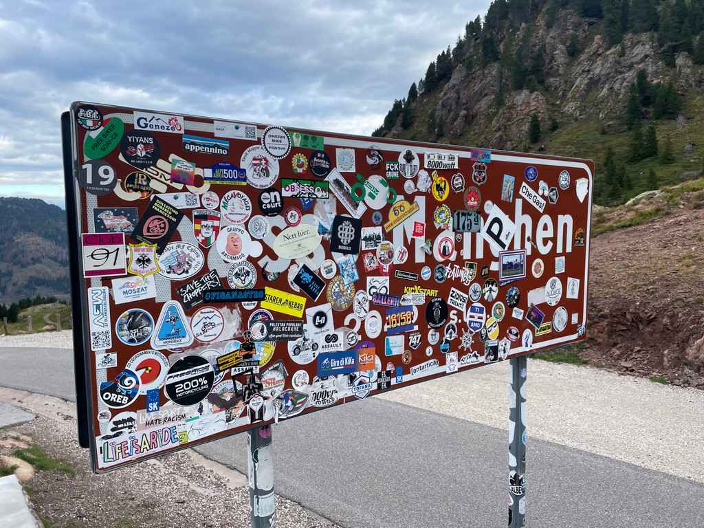 Auf dem Gipfel des Manghen-Passes in 2.047 Metern Höhe 