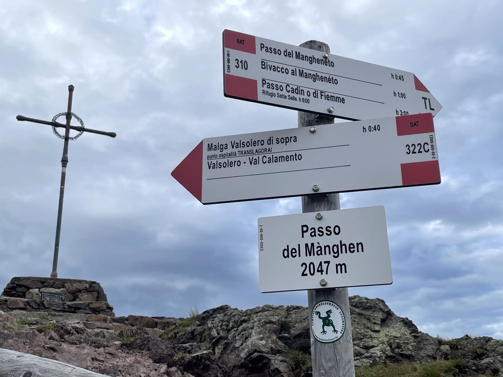 Auf dem Gipfel des Manghen-Passes in 2.047 Metern Höhe 