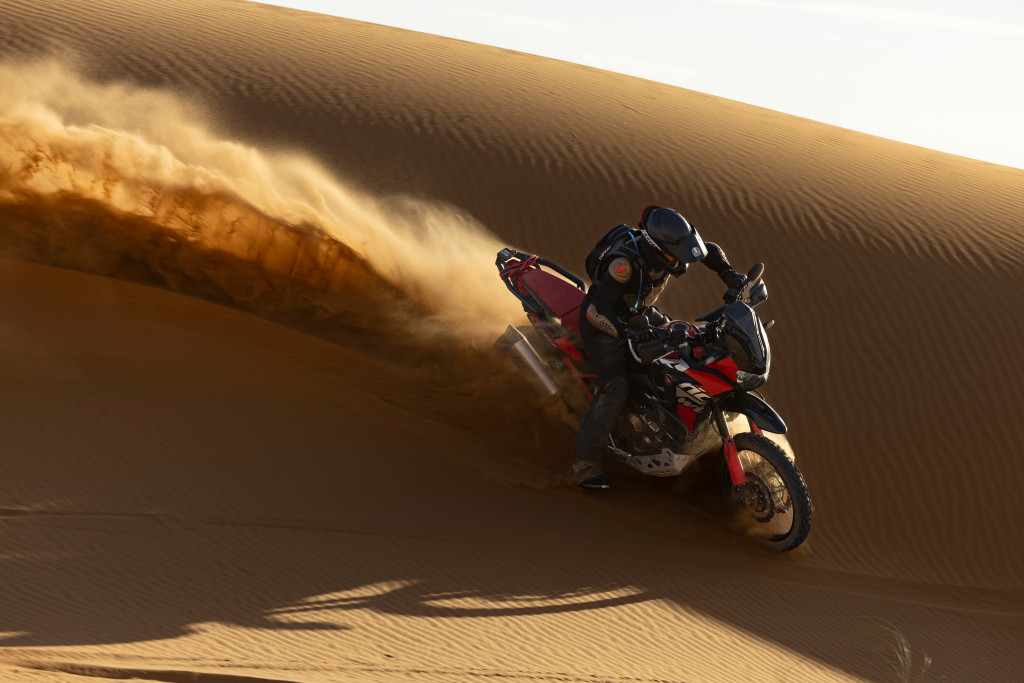 Dünensurfen auf dem Motorrad