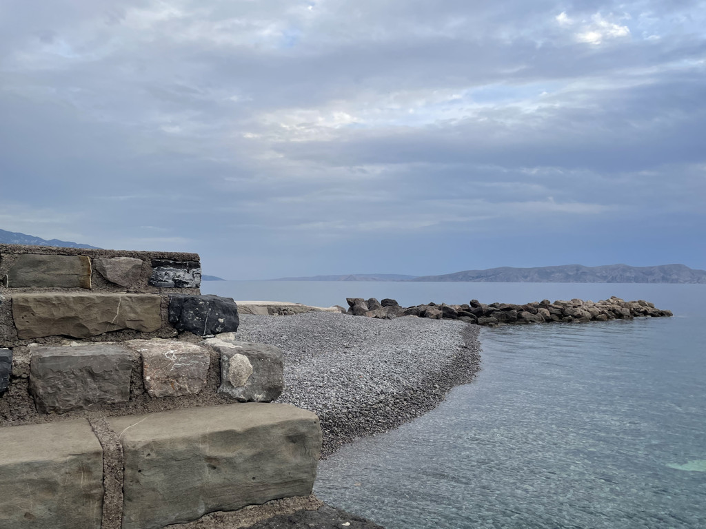 Vista desde Senj de la isla de Krk