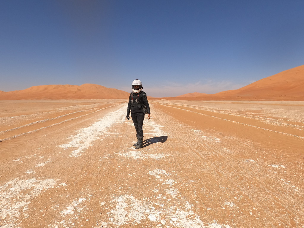 Desierto del Empty Quarter (Rub'Al Khali) en Omán hacia la frontera con Arabia Saudita